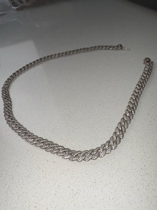 Cadena Cubana Plateada con Piedras Brillantes