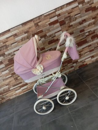 Carrito de muñecas rosa