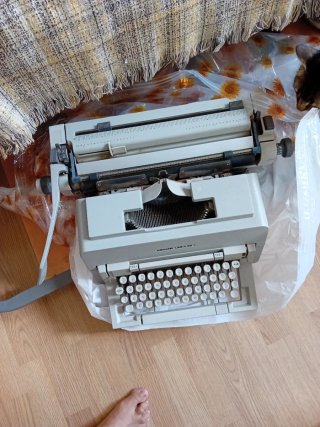 Máquina de escribir Olivetti Linea 98