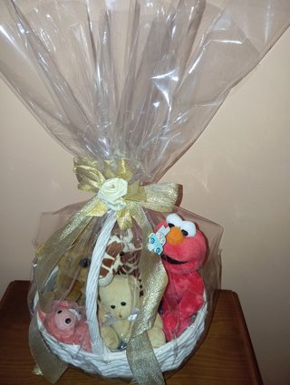 Cesta de peluches para bebé