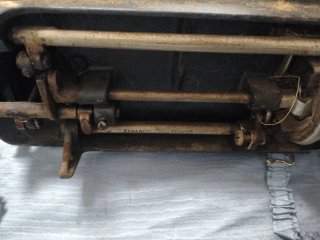 Máquina de coser Singer antigua
