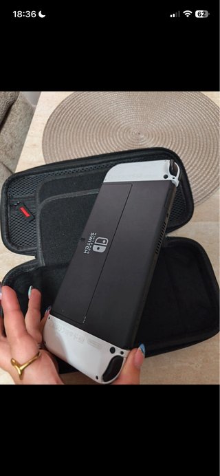 Nintendo Switch OLED Blanca y Negra