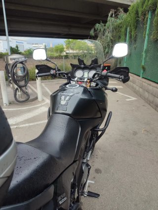 Suzuki V-Strom Negra Adventure Touring