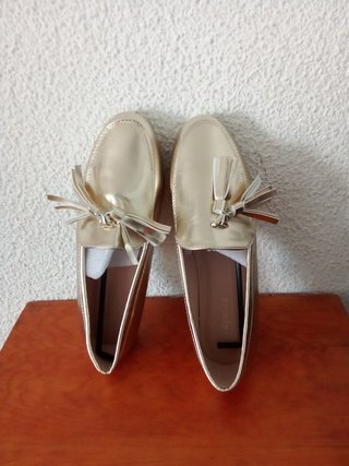 Mocasines dorados mujer con flecos