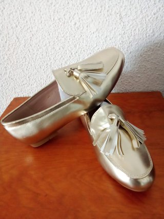 Mocasines dorados mujer con flecos