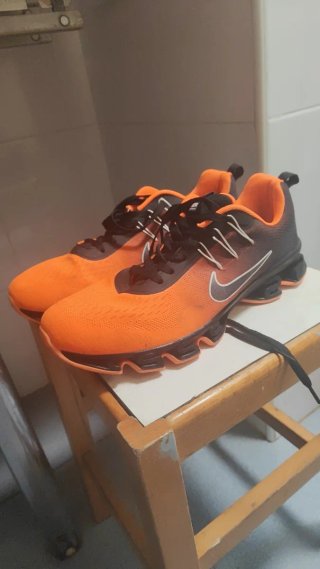 Zapatillas Nike Running Naranja y Negro