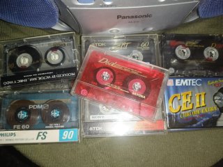 Lote 17 cassette más radiocdcassete.