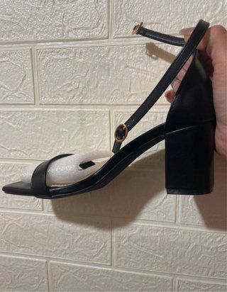Sandalias tacón bajo negras