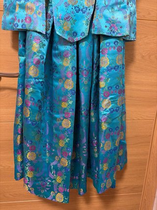 Traje de fallera fondo azul con flores de colores