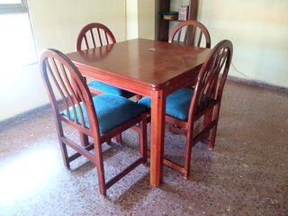 Mesa y 4 Sillas Comedor Madera