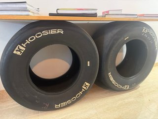 Mesa de neumáticos estilo Nascar