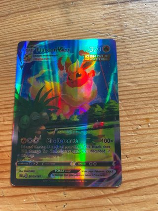 Carta Pokémon Flareon VMAX SWSH180
