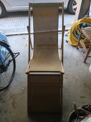 2 Tumbonas de madera y tela beige