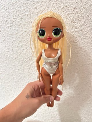Muñeca Brazt con maleta y gafas de sol