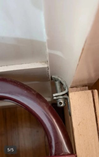 Cama clásica con detalles de ratán ( sin colchón