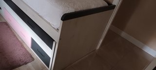 Cuarto infantil moderna con cama nido con cajones