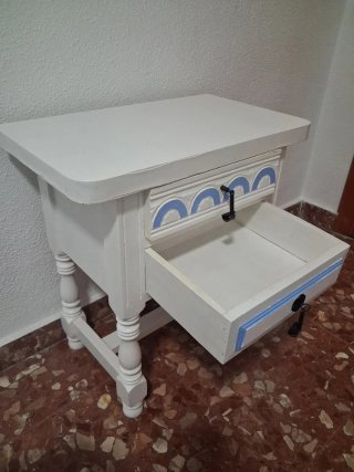 2 Mesitas de noche de madera y mármol,