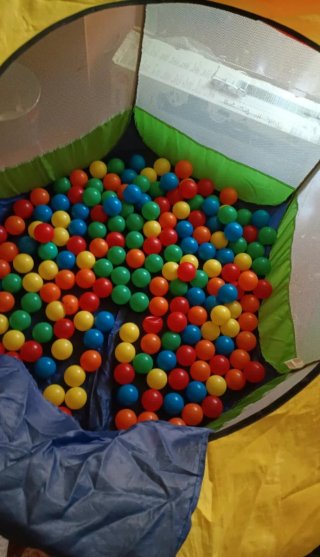 Cabaña de bolas para niños