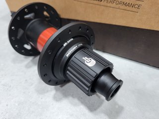 Buje trasero DT Swiss 240 DEG 32h 6T Boost MS