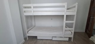 Cama litera de madera blanca