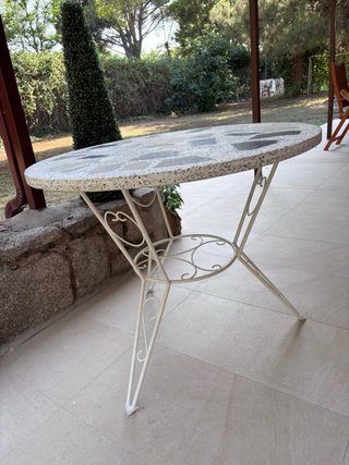 Mesa vintage, mosaico piedra y hierro forjado