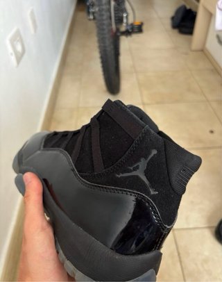 Jordan 11 Negro/Gris