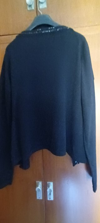 Chaqueta fiesta ribete adornos brillantes negra