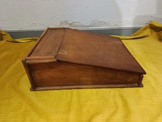 ANTIGUO ESCRITORIO DE SOBREMESA DE MADERA