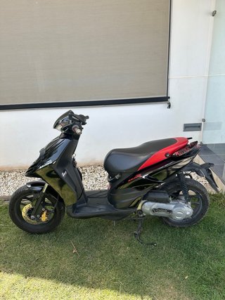 Aprilia SR Motard 50 Scooter 2019 Negra