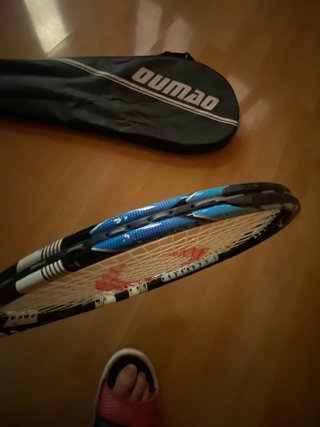Raqueta y su funda semi nuevo solo 2 usos