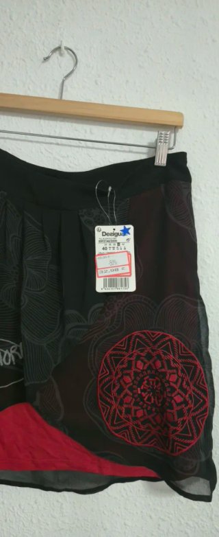 Falda Desigual Talla 40 con estampado