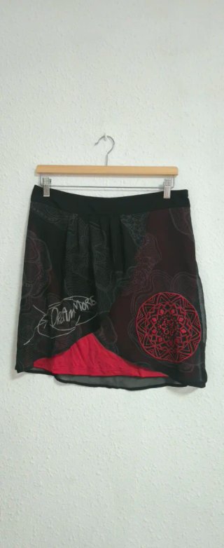 Falda Desigual Talla 40 con estampado