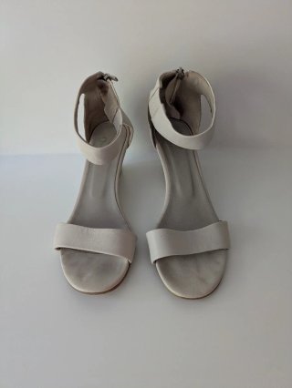 Sandalias Champane y Plata con cremallera atrás