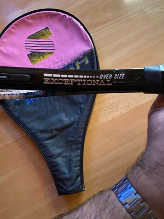 Raqueta de tenis con funda