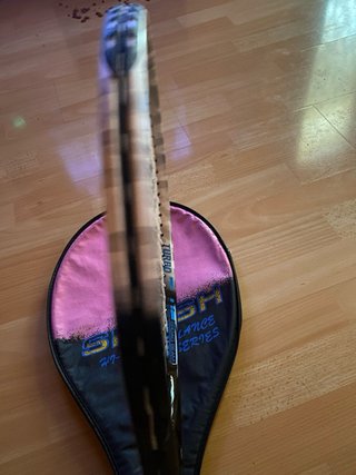 Raqueta de tenis con funda