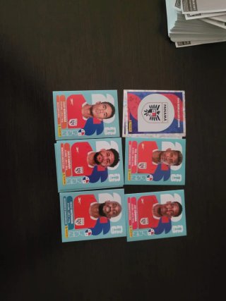 Cambio Cromos Mundial 2026,  QR de la app en fotos