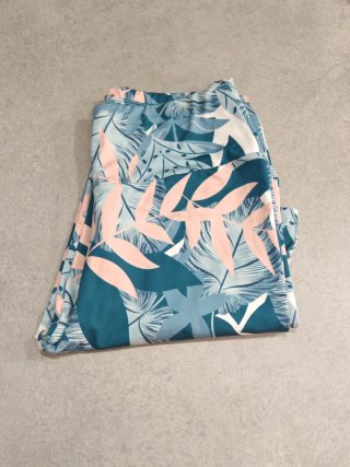 Pantalón deportivo estampado hojas Talla L