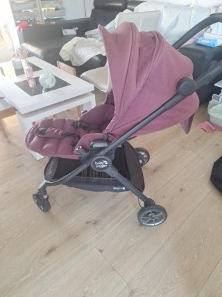 Carro Baby Jogger con funda transporte e impermeab