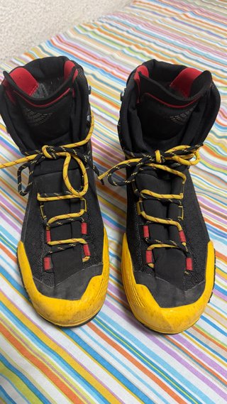 Botas La Sportiva Negras y Amarillas