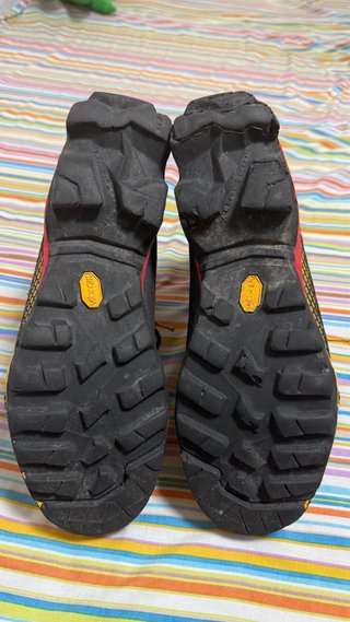 Botas La Sportiva Negras y Amarillas