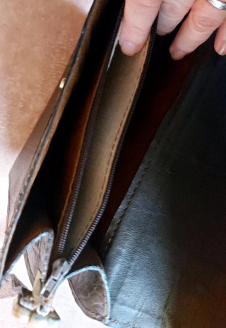 Bolso de piel marrón