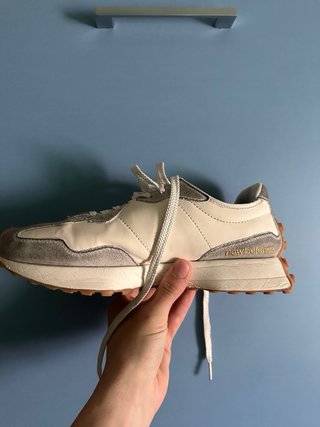 Zapatillas New Balance Beige y Gris