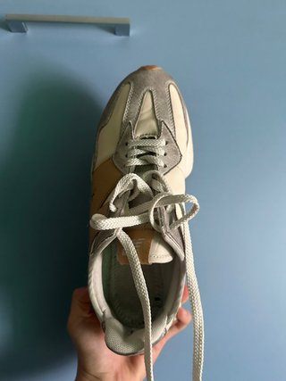 Zapatillas New Balance Beige y Gris