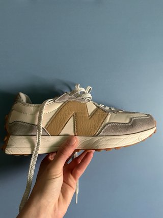 Zapatillas New Balance Beige y Gris