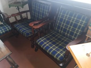 Sofá 3 plazas + 2 butacas vintage de madera.