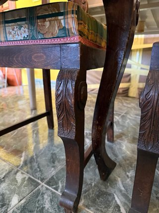 Juego de 4 sillas de madera