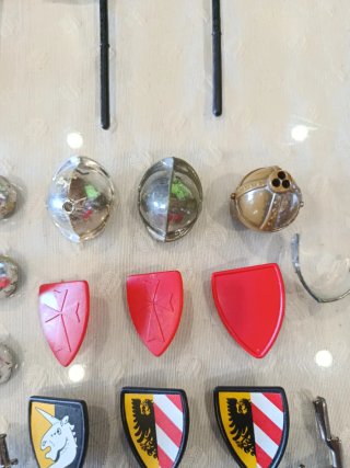 Lote medieval vintage: armas y accesorios