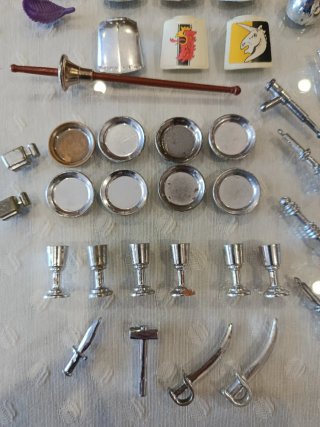 Lote medieval vintage: armas y accesorios