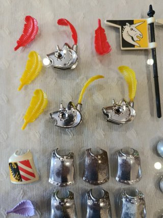 Lote medieval vintage: armas y accesorios