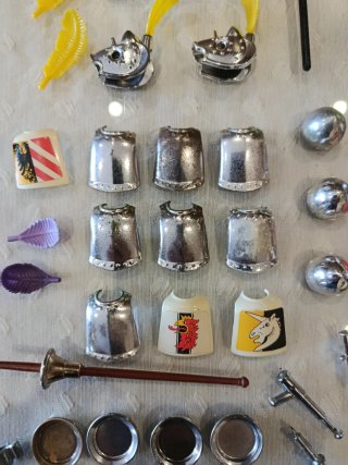 Lote medieval vintage: armas y accesorios